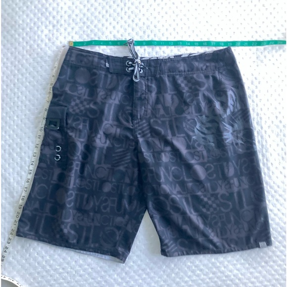 Lost boardshorts - Picture 3 of 8